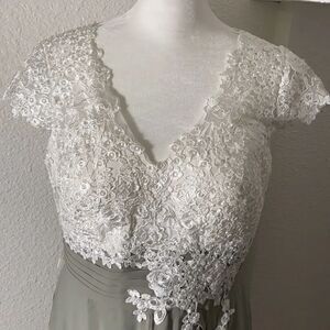 Women’s Ivory Lace Top Chiffon V-Neck with Cap Sleeves Dress Size 14 NWT
